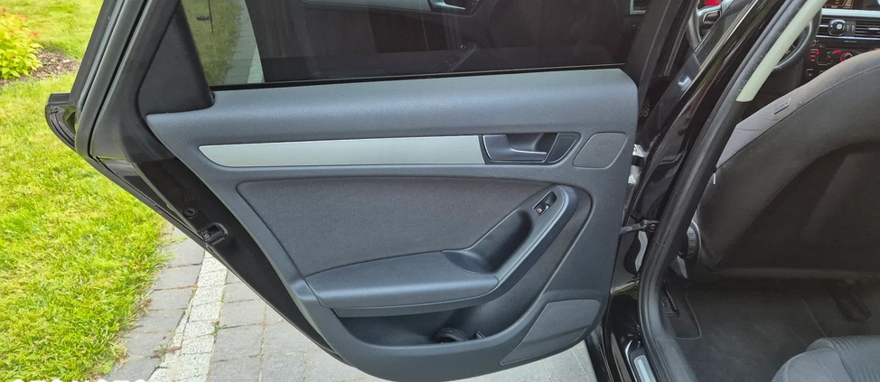 Audi A4 cena 31900 przebieg: 252000, rok produkcji 2010 z Łask małe 254
